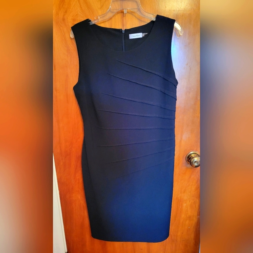 Calvin Klein Sleeveless Sheath Dress - 12
